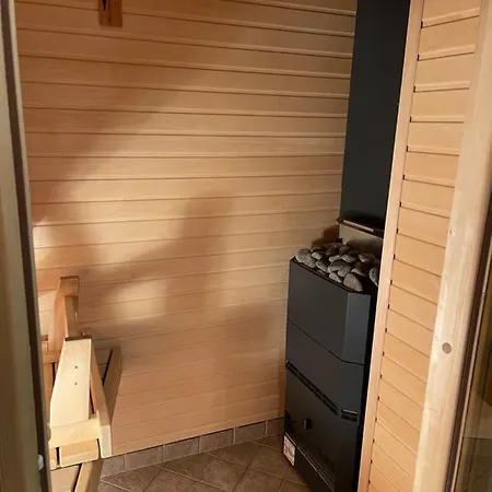 아파트 Cozy With A Large Terrace And Sauna!