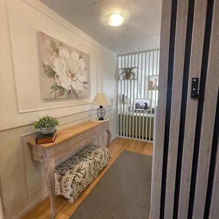 아파트 Cozy With A Large Terrace And Sauna! 페르누