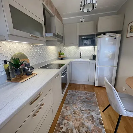 Lägenhet Cozy With A Large Terrace And Sauna! Pärnu