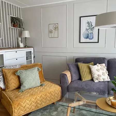 Lägenhet Cozy With A Large Terrace And Sauna! Pärnu